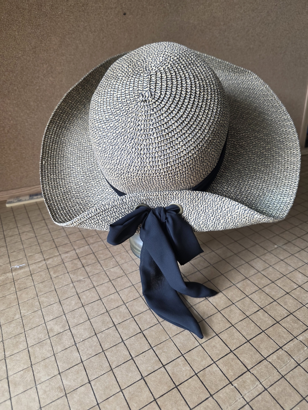 Nine West Wide Brim Straw Sun Hat w/ Navy Ribbon Vacation Style Beach Ready